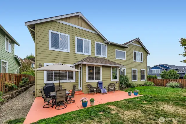 WONDERFUL BACK DECK IS PREFECT FOR RELAXING OUTSIDE AND BBQ.
