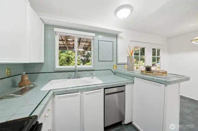 Another view of the kitchen.