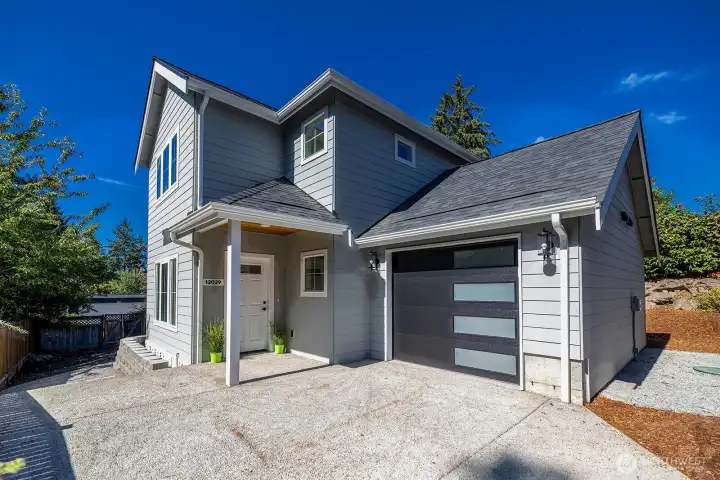 This super cute stand alone sits on an almost 4,000 sq. ft lot.