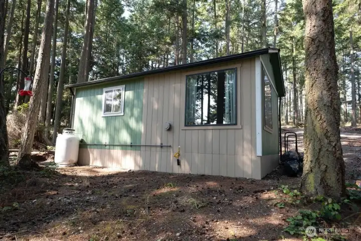 Back side of the cabin.