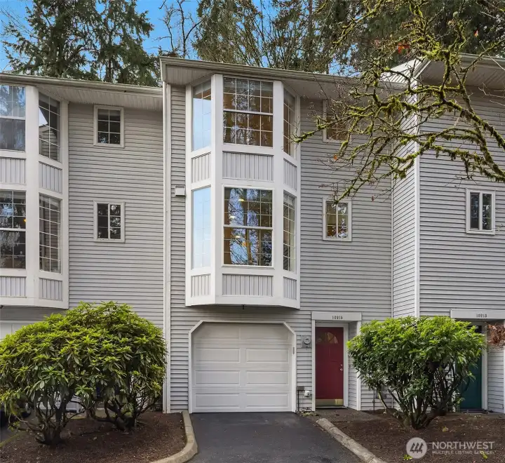 Welcome to Springbrook!  A charming townhome community in the desirable Juanita neighborhood of Kirkland.