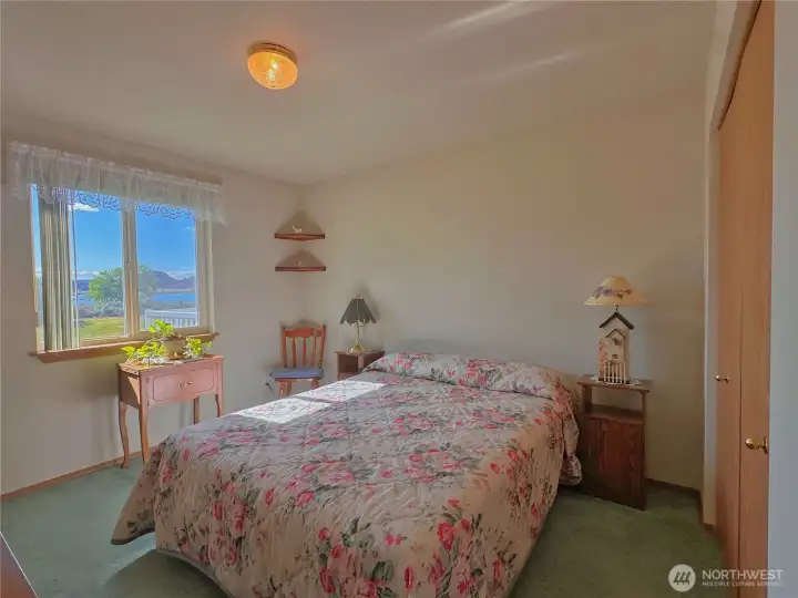 Guest bedroom 1