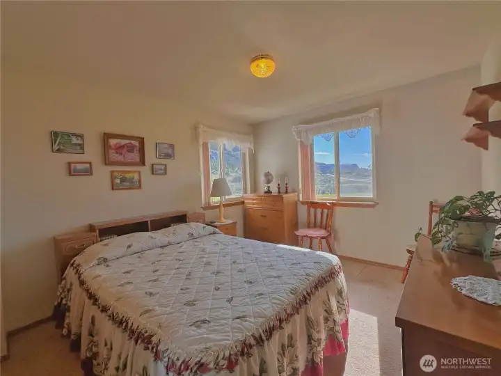 Guest bedroom 2