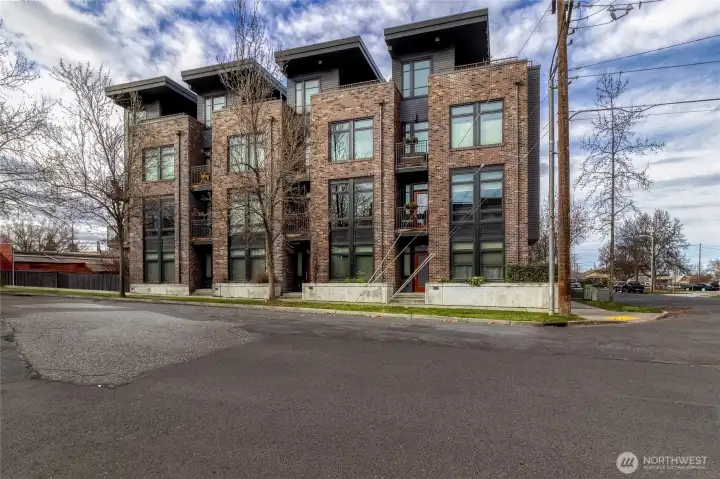 Front of Vue22 on 4th Street