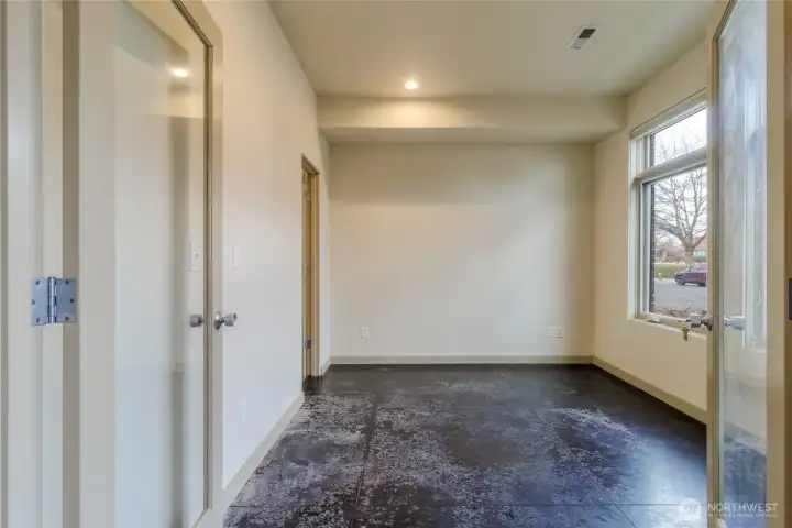 Office/Bedroom ensuite on Main Floor