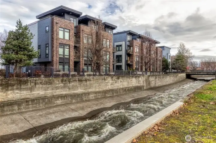 Vue22 Across Mill Creek