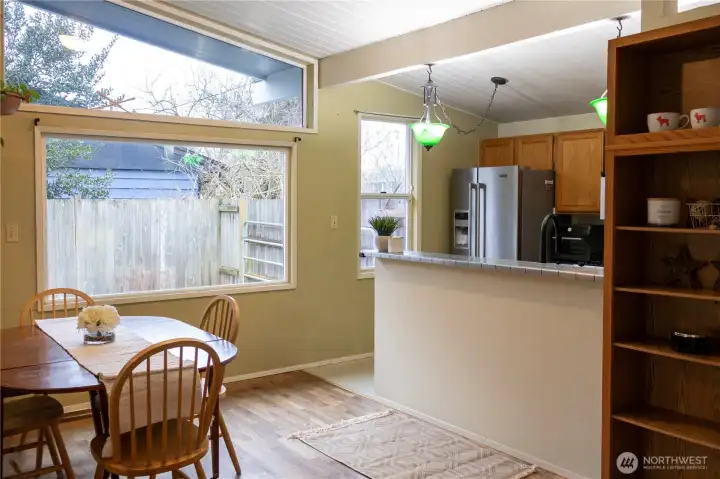 Dining room adjecent to kitchen. lots of windows. Dining room adjecent to kitchen. lots of windows.