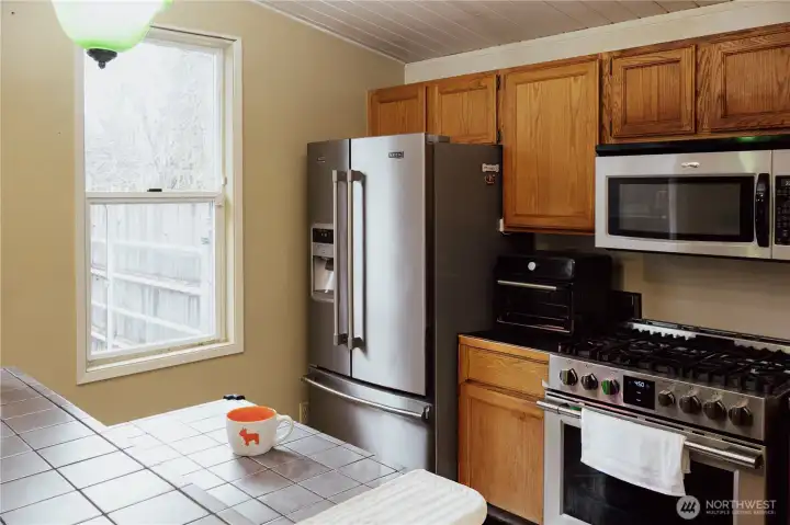 Stainless steel countertops. Stainless steel appliances. Natural gas stove. Stainless steel countertops. Stainless steel appliances. Natural gas stove.
