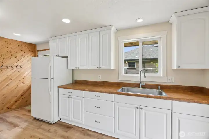 Additional kitchen view showcasing extensive cabinetry, countertop space, and efficient design for daily living. Additional kitchen view showcasing extensive cabinetry, countertop space, and efficient design for daily living.