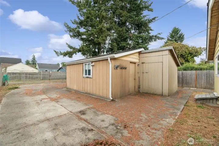 Large driveway area with ample off-street parking and alley access, providing flexibility for vehicles, trailers, or recreational equipment. Large driveway area with ample off-street parking and alley access, providing flexibility for vehicles, trailers, or recreational equipment.