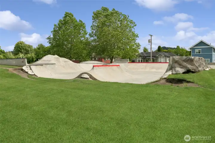 Nearby community skate park provides excellent recreational opportunities for all ages and contributes to the active Enumclaw lifestyle. Nearby community skate park provides excellent recreational opportunities for all ages and contributes to the active Enumclaw lifestyle.