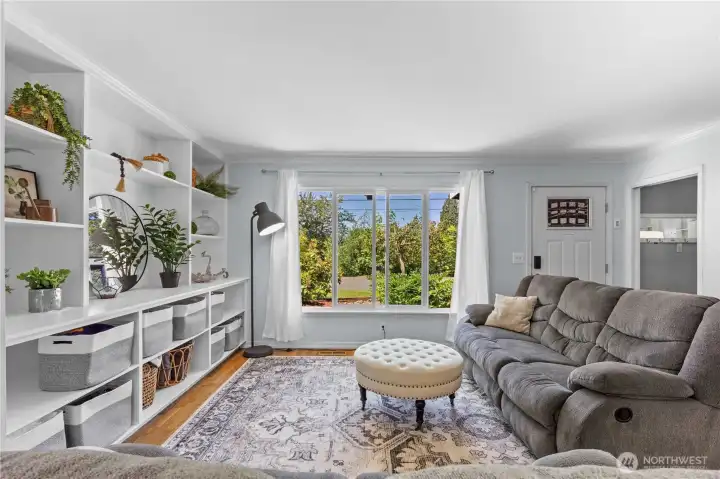 Large front window offers plenty of natural light.