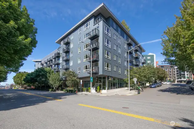Trio Condos - a well managed building situated in the quiet part of Belltown. Steps to Myrtle Edwards Park, Olympic Sculpture Garden and the Seattle Center.