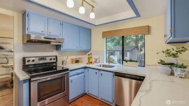 All kitchen appliances stay!