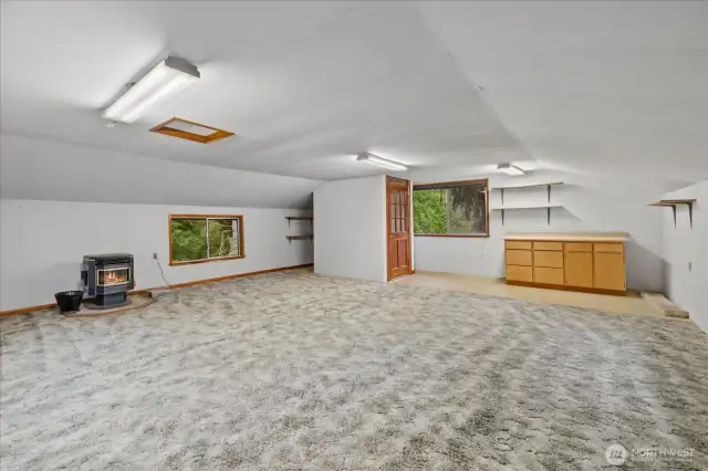 Studio space is approximately 480 sq ft