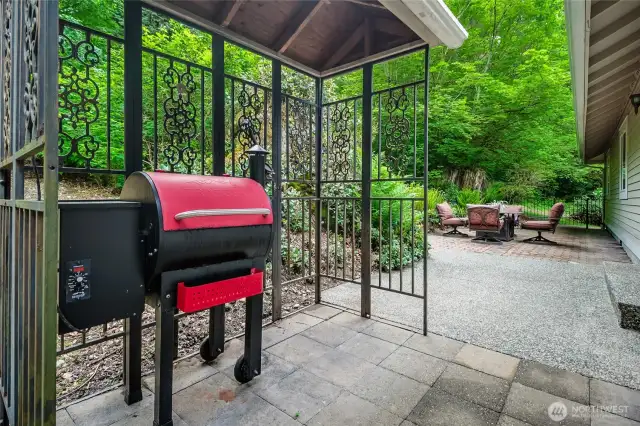 BackyaBBrd BBQ area