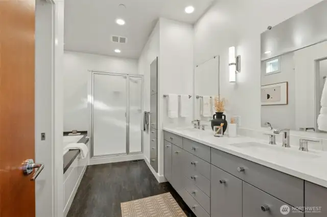 5-piece ensuite bathroom