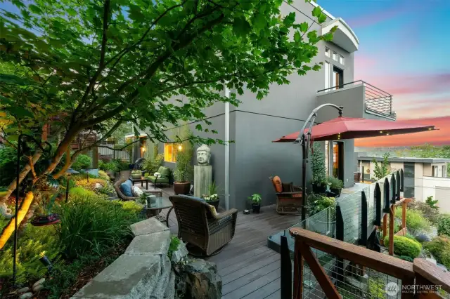 View deck connects to backyard