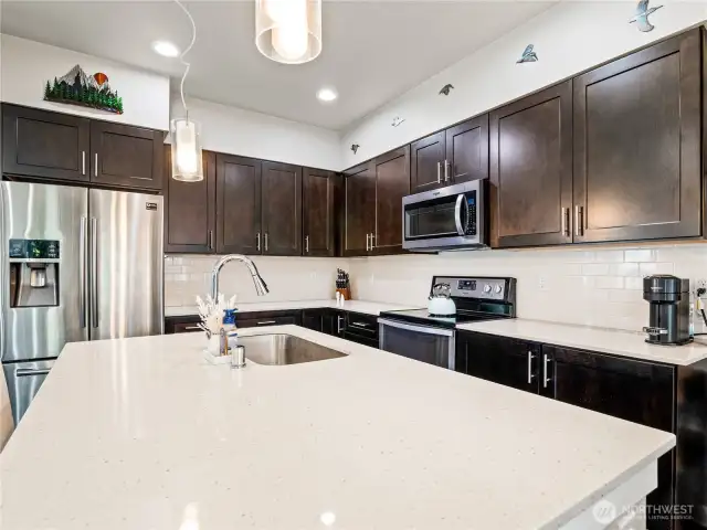 Large island great for entertaining