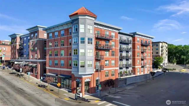 910 Harris Ave viewed from the northwest .