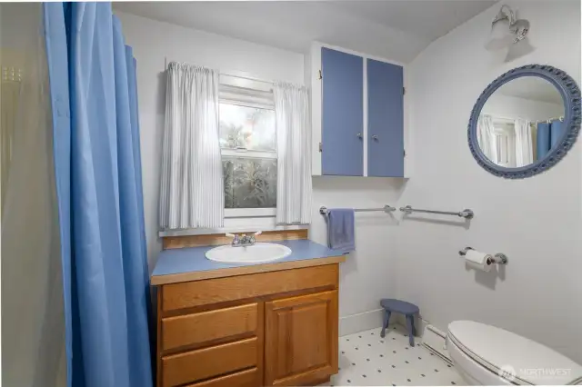 A spacious and sunny full bath off the main floor bedroom.