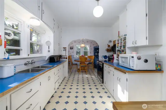 Kitchen and breakfast nook.