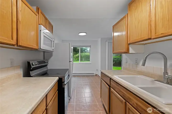 Nice large double sink in the kitchen