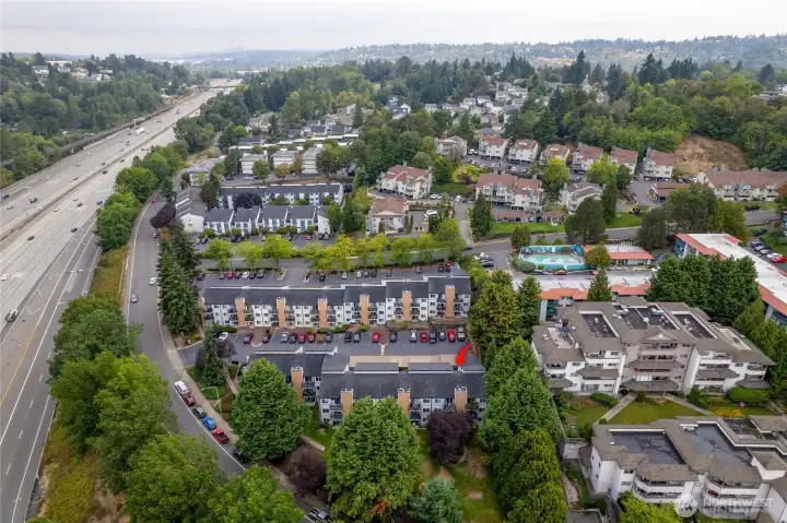 Your so close to I-5 and the 405 making your commute a snap