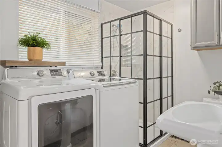 Full size laundry with 3/4 bath.
