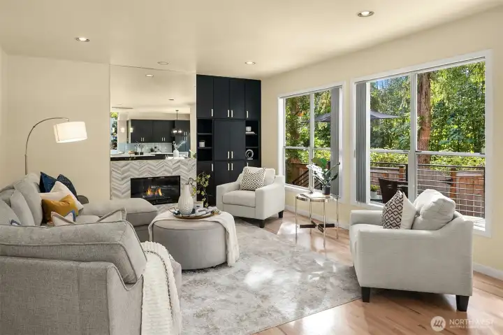 Family Room w/Gas Fireplace & Built-Ins