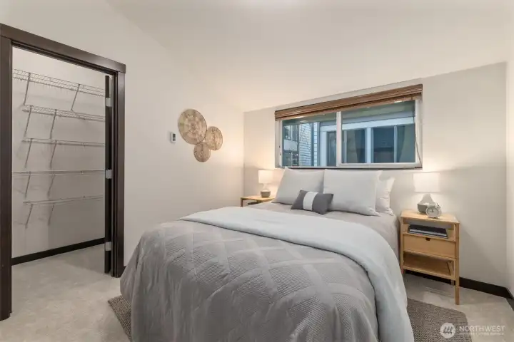 Spacious bedroom with walk-in closet - office and/or guest room?