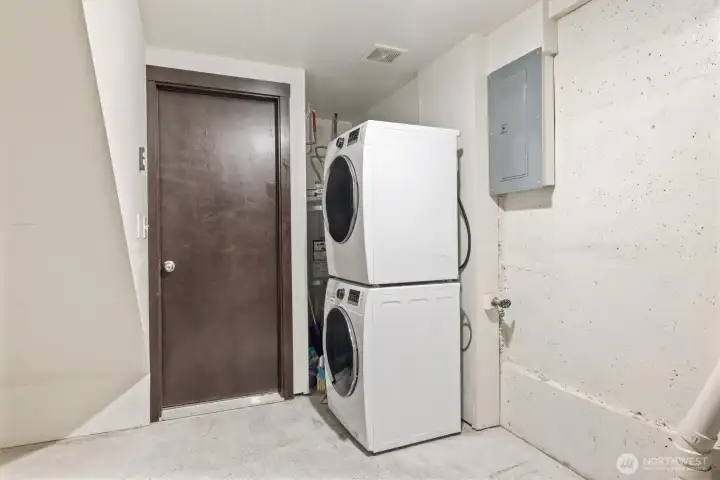 W/D in the attached garage