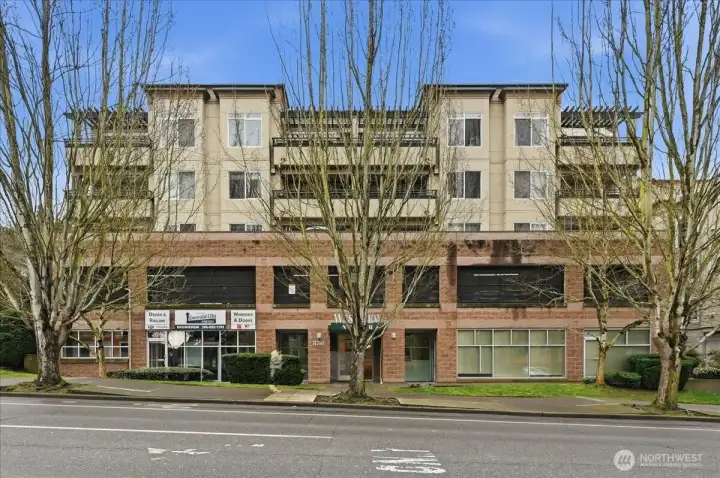 Live blocks from all the fun amenities Greenwood offers.