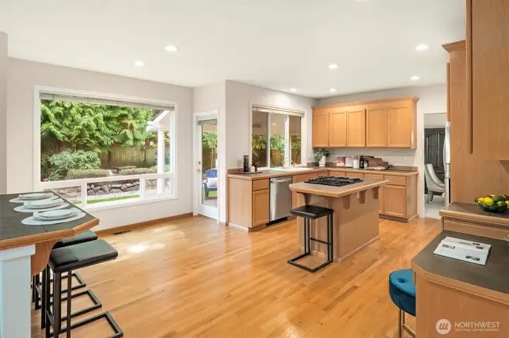 Love this eating Bar - Perfect for Entertiaining