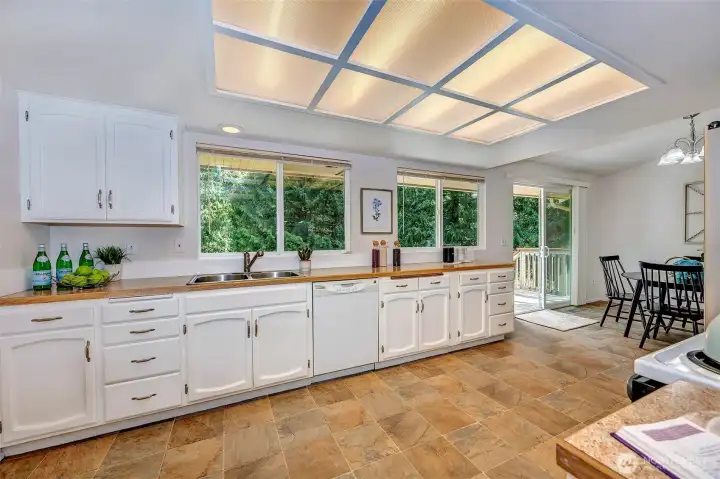Big Kitchen space and plenty of counter space.