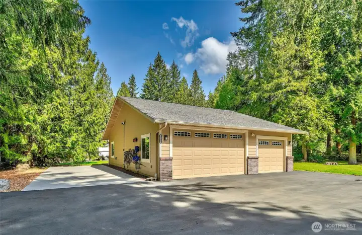 1290 Sq Ft 5 car detached Garage with RV space and tons of outside parking. This is an awesome place