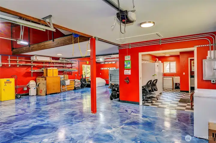 1290 sq ft .Detached Shop/garage w/loft, built-in vacuum for RV pad, hot water outside faucets, Bathroom (more lsted on the other picture)