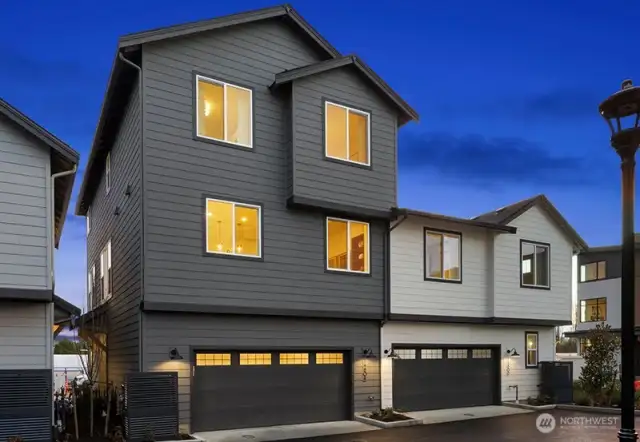 Homesite 21 - Pictures of similar Model Home 30 for representation purposes only.