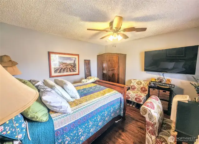 ADU bedroom.  Was previously used as an Air B&B.  Furnishings here are negotiable.