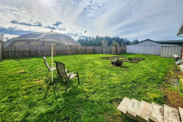 Large, fully-fenced yard on main home.