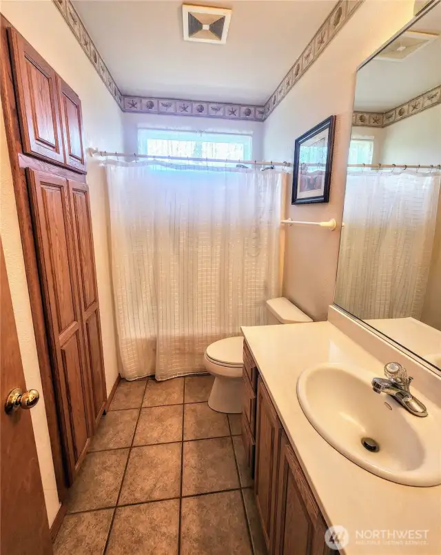 Main full bath.