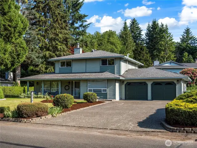 Lots of parking in the driveway. On the right of the garage there is room to park an RV or a boat should you chose to.
