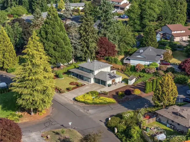 Located on a corner lot i a beautiful neighborhood.