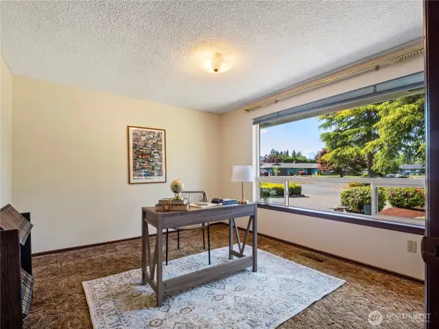 The nice bright Bedroom on the bottom floor has an en suite and a large picture window that let in tons of light.