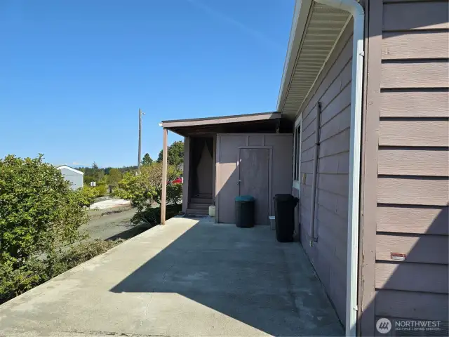 Garden closet & Parking