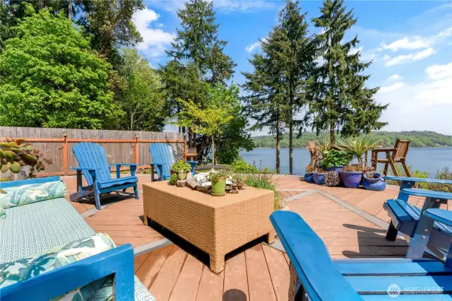 Huge deck area perfect for entertaining.