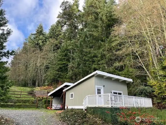Guest house is perfect an artist's studio, or rental income, the 466 sqft cottage features a full deck with water views.