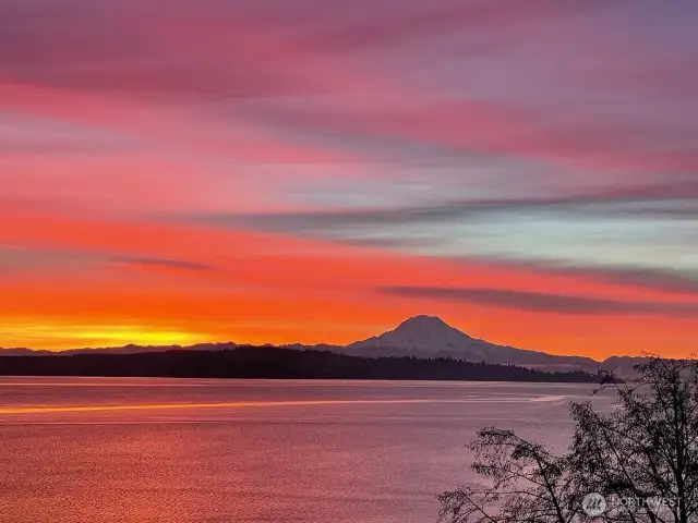 *Sunrise view of Mt Rainer.
