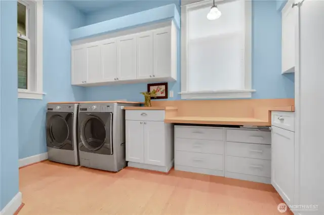 Extra large laundry room with sewing table & built-in cabinets