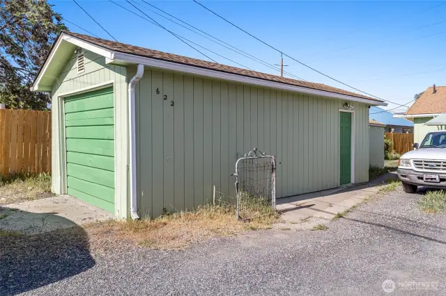 Detached Garage